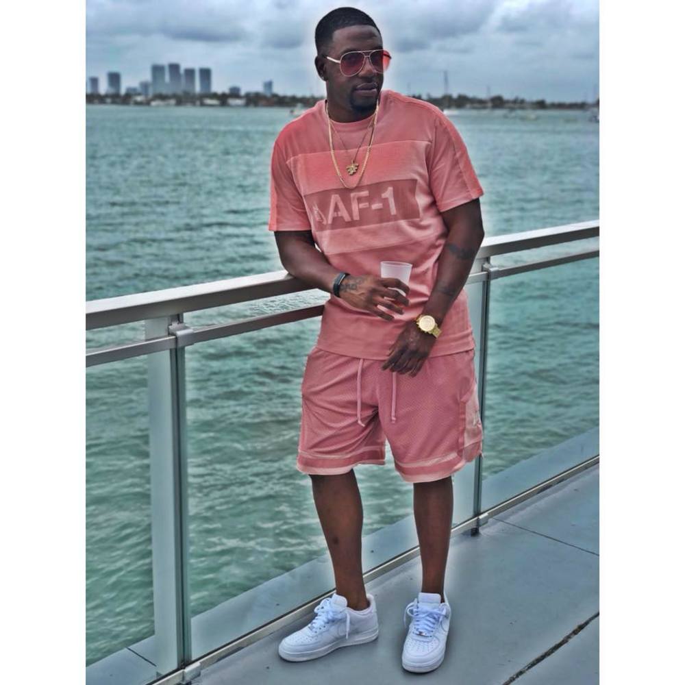 Meet your Posher, Akeri